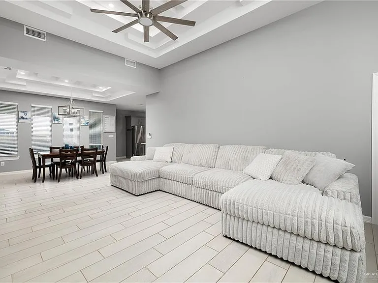 1332 Middle St — Photo 4