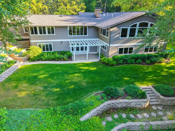 6697 Warren Woods Rd, Three Oaks, MI 49128