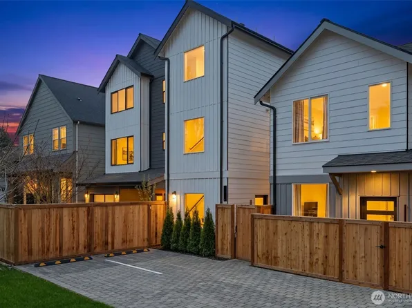 11011 Goodwin Way NE #B, Seattle, WA 98125