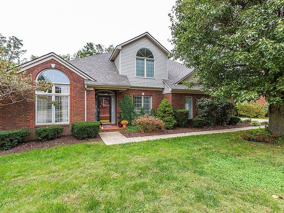 1st image of 107 Stoneybrook Dr