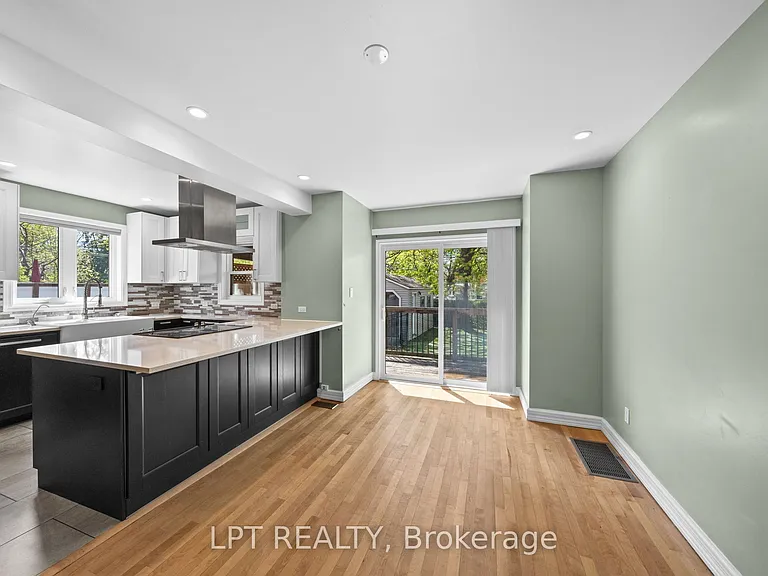 126 Blackburn Ave — Photo 14
