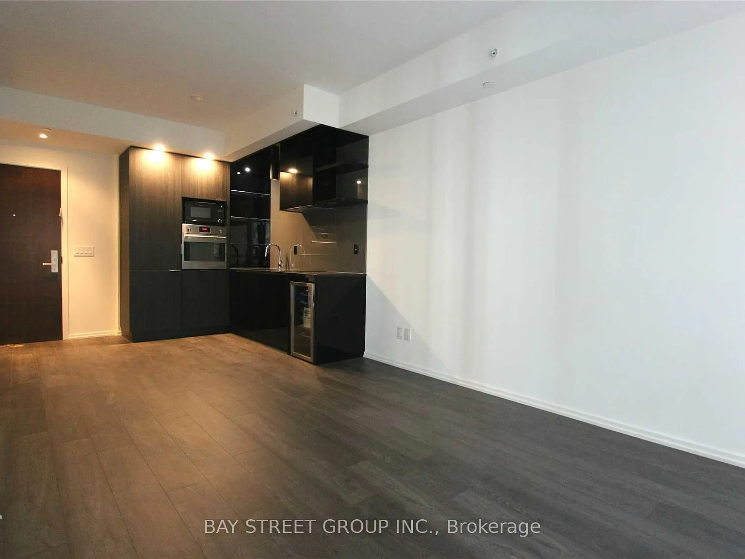 1 bed, $2,320 — Photo 3