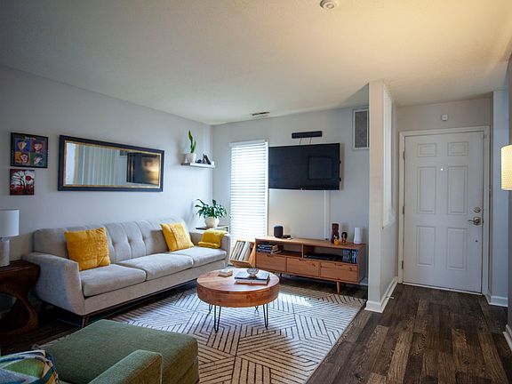 3rd image of 414 W 9th St APT H