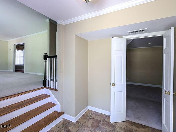 3rd image of 516 Blakewood Dr
