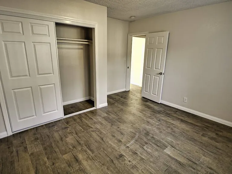 643 E 99th St #7 — Photo 3