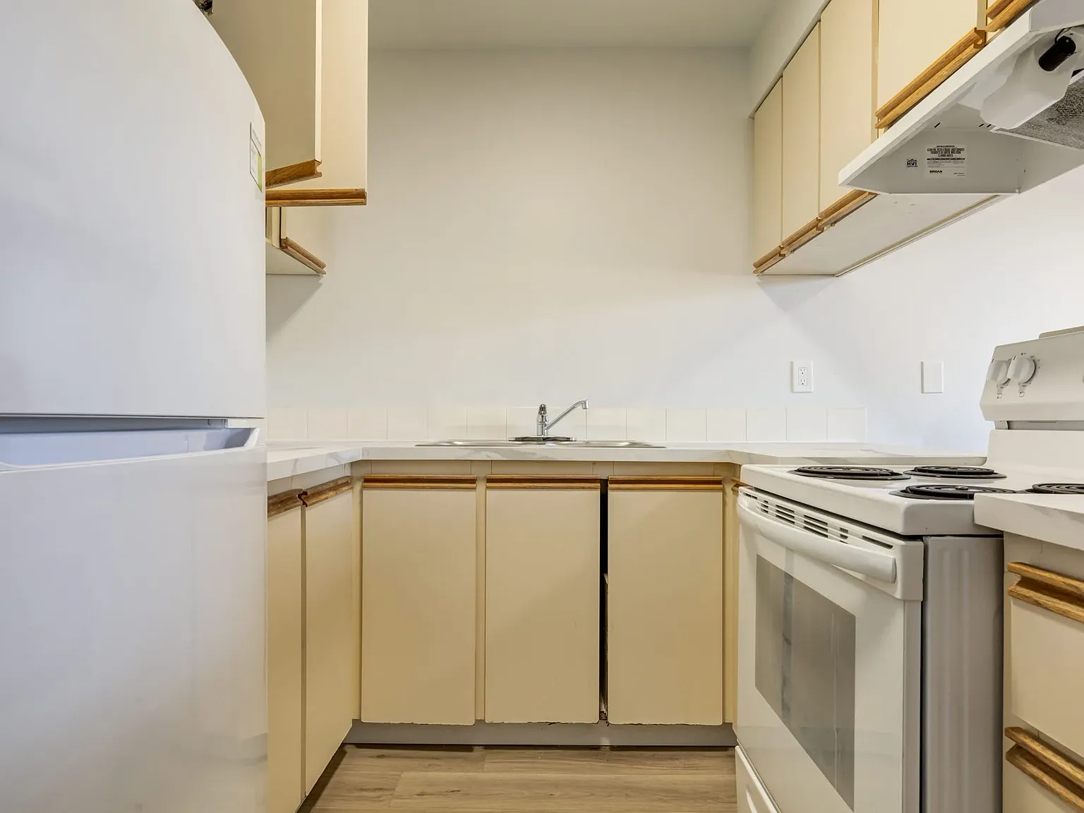 South Ridge Apartments — Photo 1