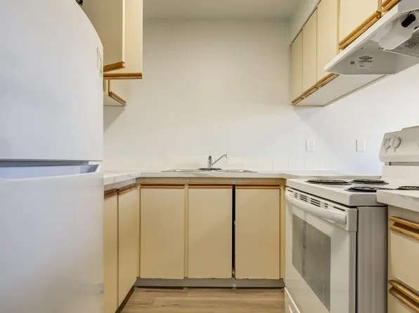 South Ridge Apartments, 10500 45th Ave NW, Edmonton, AB T6H 5K3