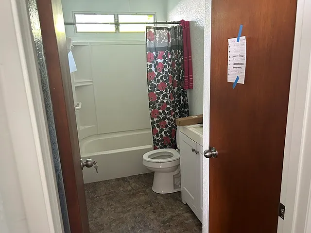 4 bed, 7244 sqft, $1,150 — Photo 3