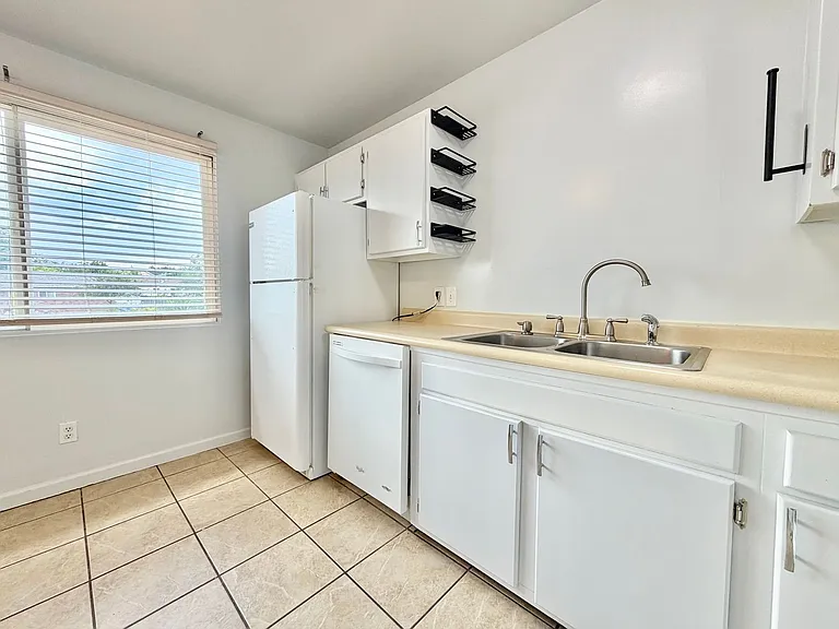 7685 S 2550 W — Photo 9