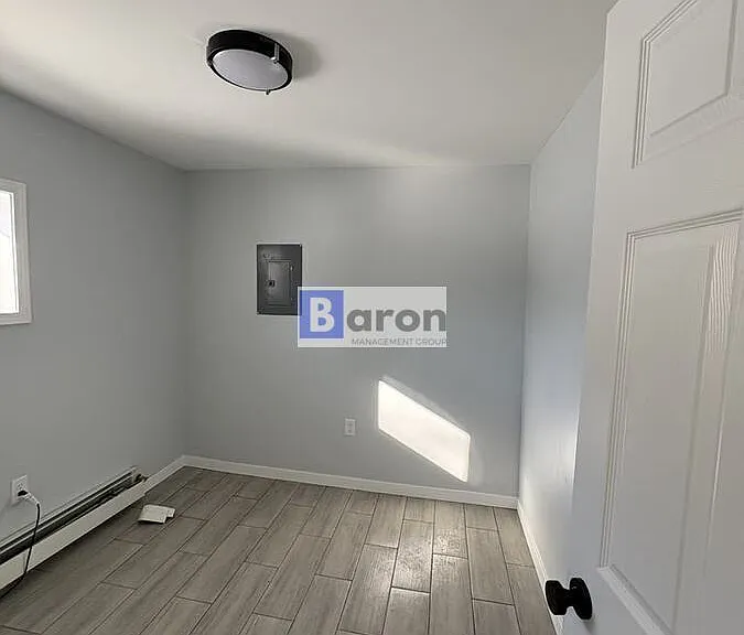 1187 Simmons Ave #4 — Photo 2