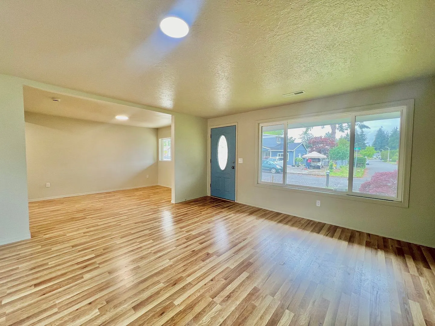 Brand New Remodel!! Clean, Fresh & Bright! One Lvl: 4 Bed/2 Bath! — Photo 4