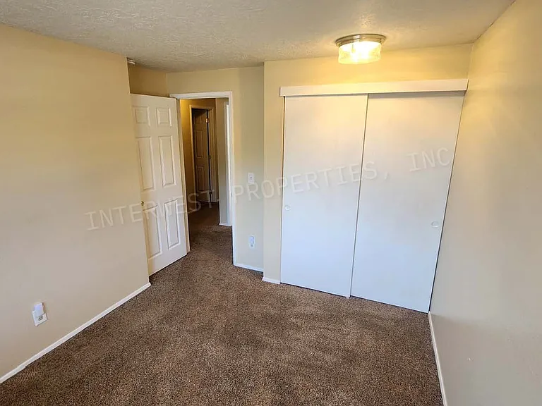 265 SW Salix Ter — Photo 4