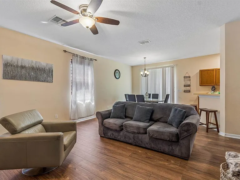 2401 Silvermoss Dr — Photo 7