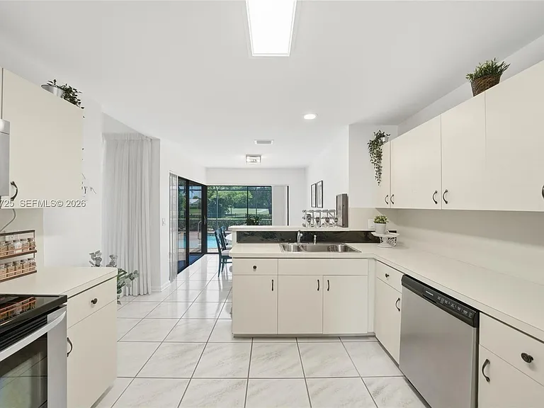 11008 Boca Woods Ln — Photo 29
