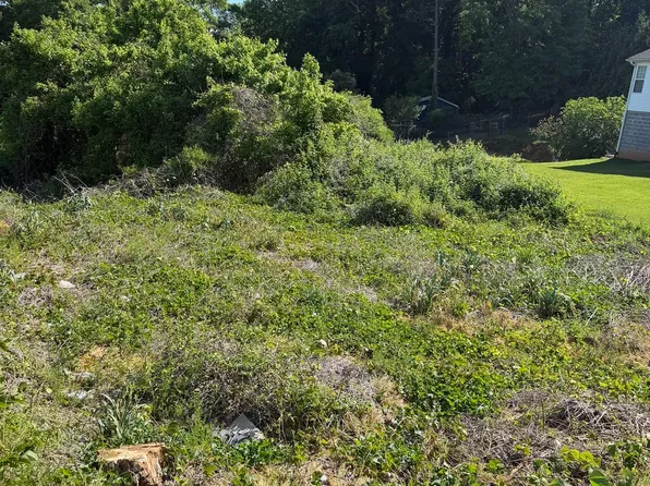 517 Mount Crest Dr, Gainesville, GA 30501