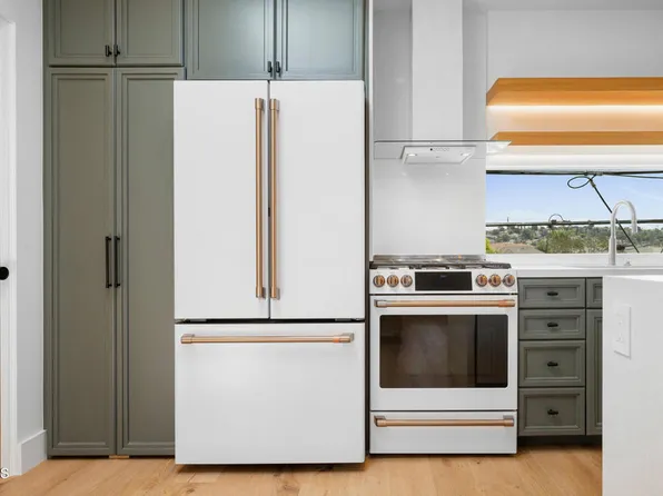 1932 1/4 Hillhurst Ave, Los Angeles, CA 90027