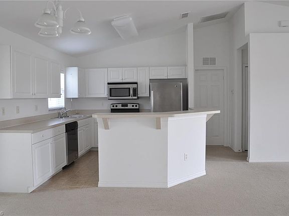 3rd image of 2813 NE 4th Pl
