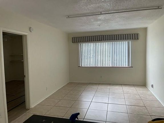 2nd image of 1001 SE 16th St APT 8