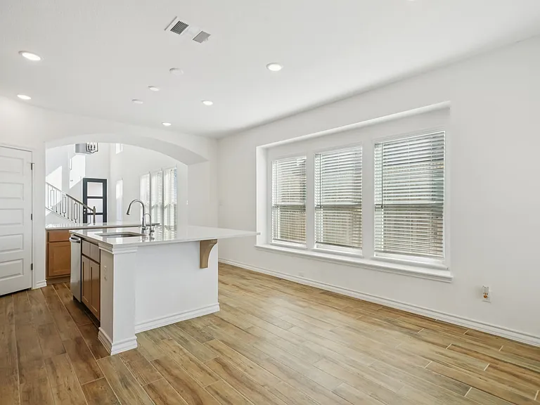 10833 Coppola — Photo 12