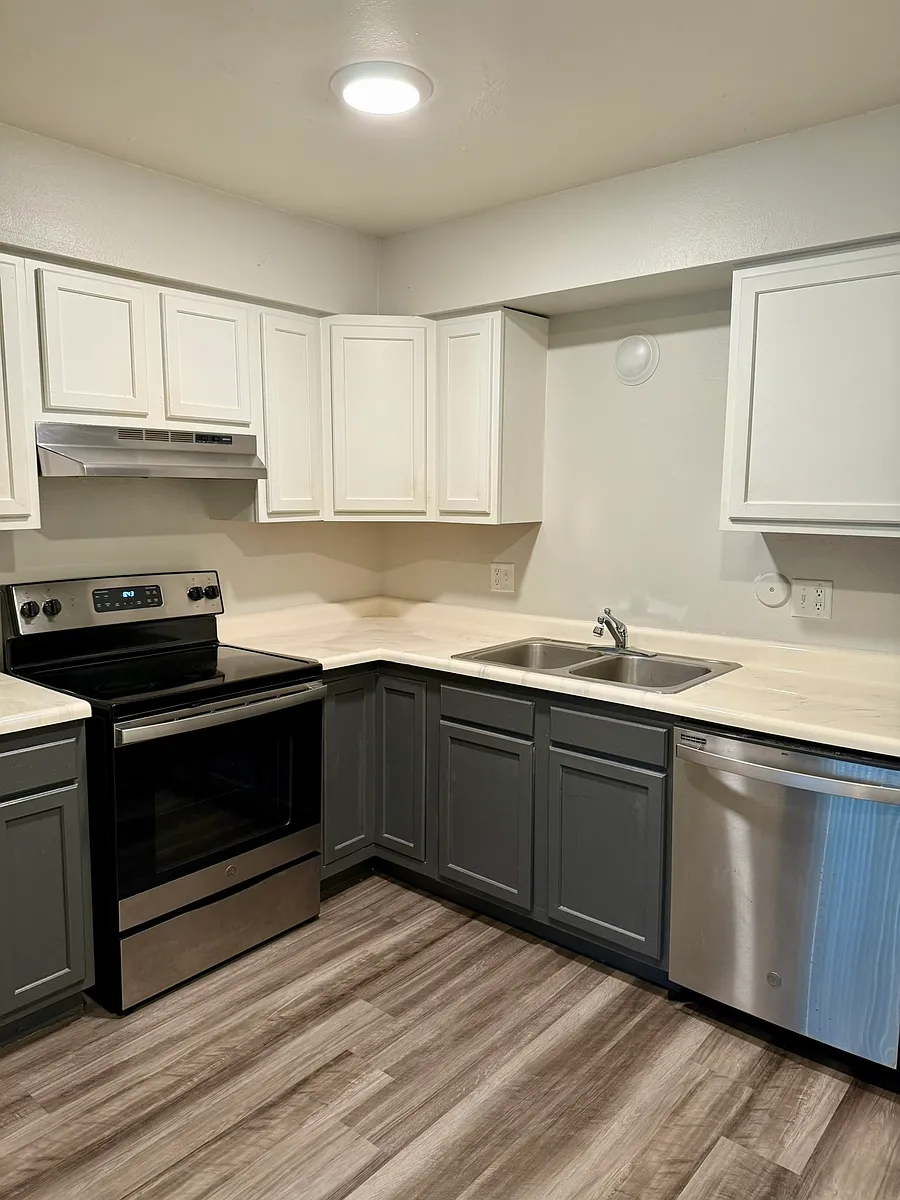 Building Photo - 806 E College St #17S