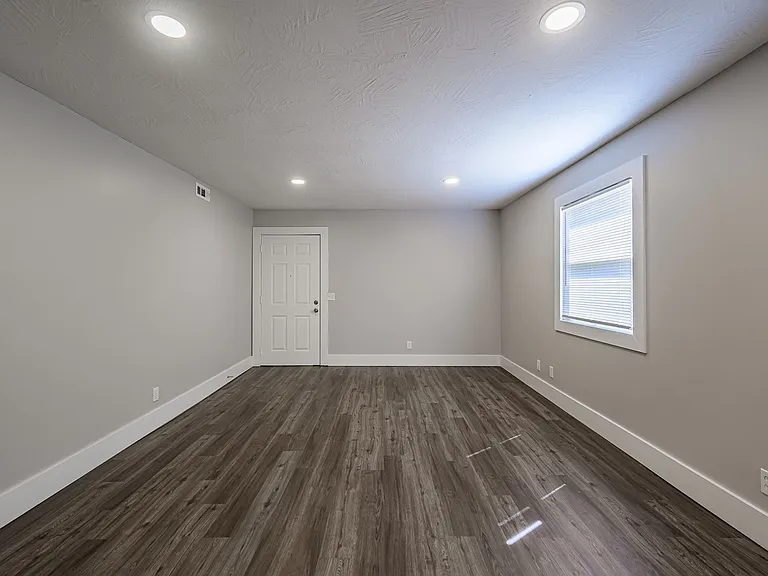 Montclair Point Condominiums — Photo 23