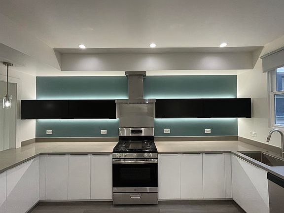 5th image of 2602 Sacramento St APT 2