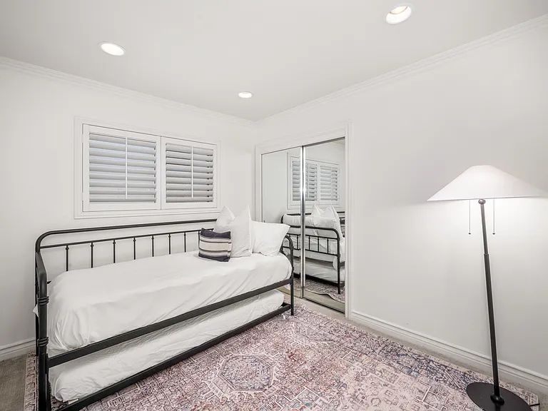 1706 W Oceanfront — Photo 30