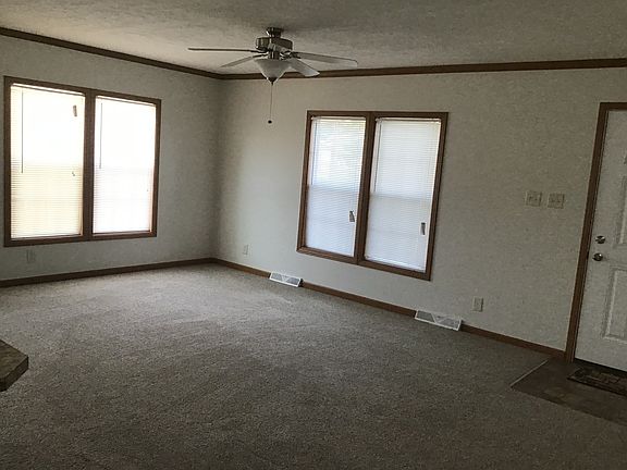 4th image of 2 Willow Dr #25
