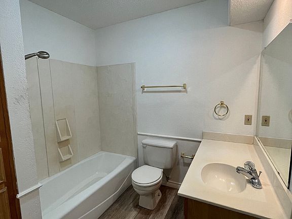 4th image of 8202 Raleigh Ave APT B