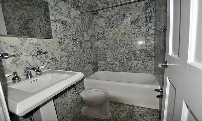 Rented by Manhattan Realty Group | media 3