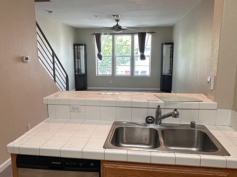 1420 Nevin Plz — Photo 7