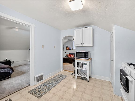 5th image of 217 Hickory Dr