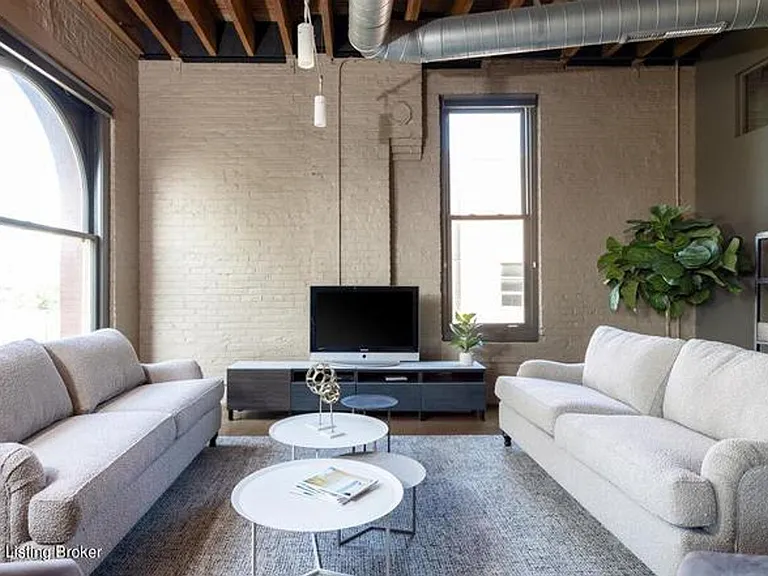 309 E Market St #313 — Photo 16