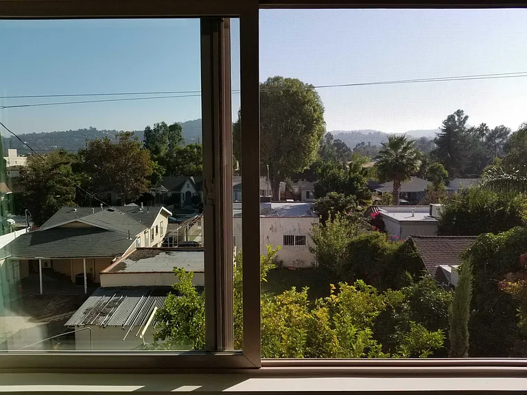 Riverside Dr — Photo 45