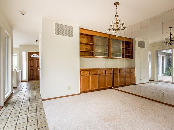 5th image of 19921 Saraglen Ct