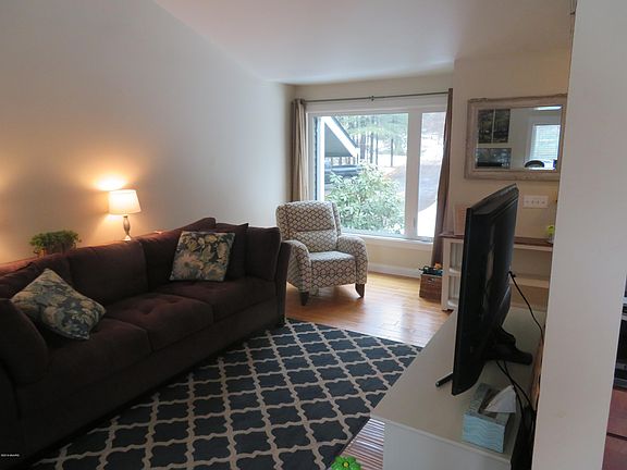 3rd image of 3016 Parkview Ave