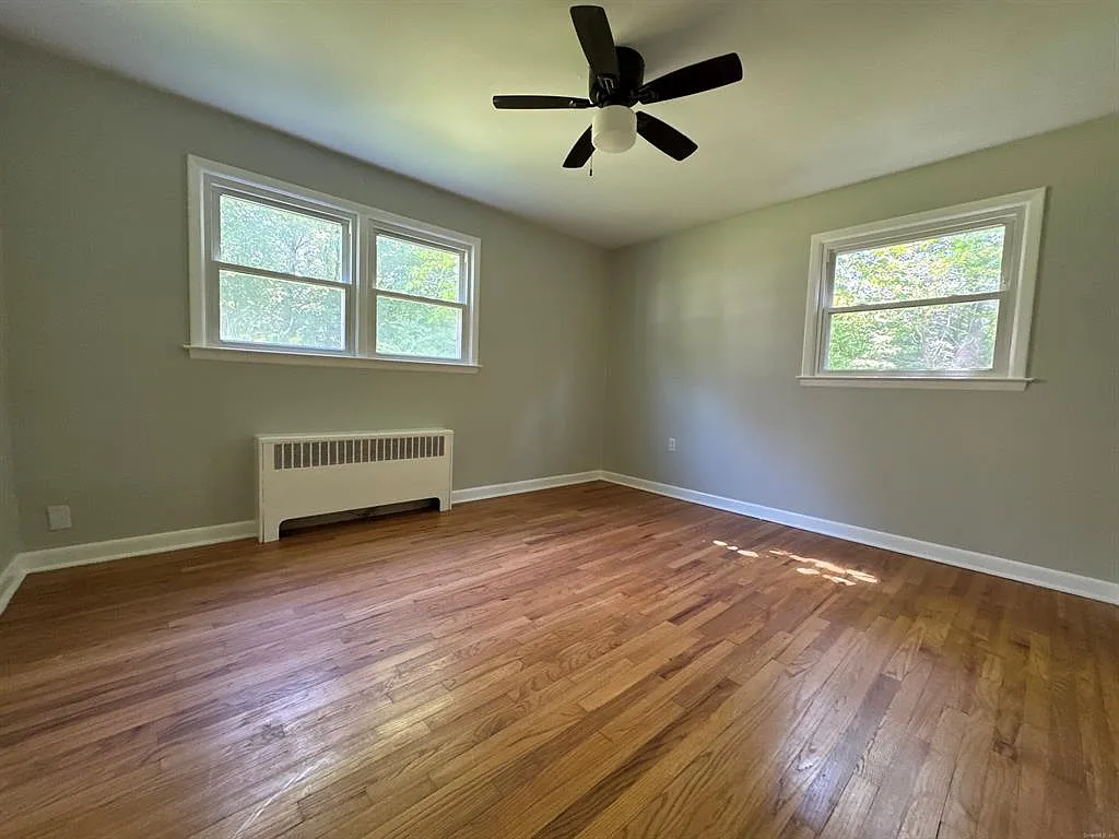 5 bed, 2167 sqft, $3,845 — Photo 4