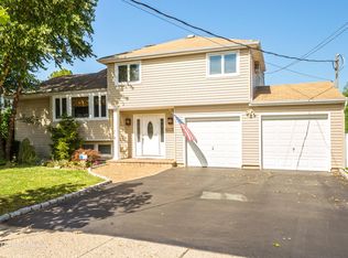 2127 Oliver Way, Merrick, NY 11566