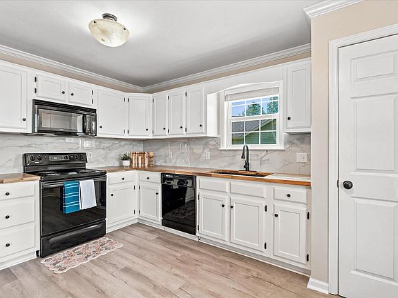 3rd image of 7525 Remington Ct