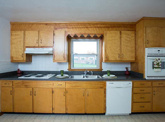 3rd image of 430 East Ave