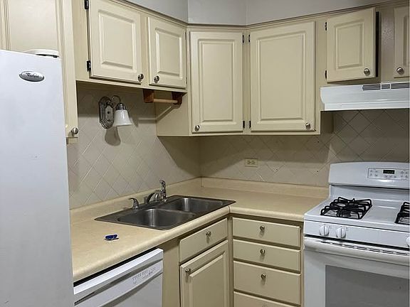 4th image of 7300 Fairview Ave APT 105