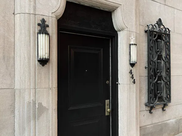 435 East 52nd Street image 14 of 17