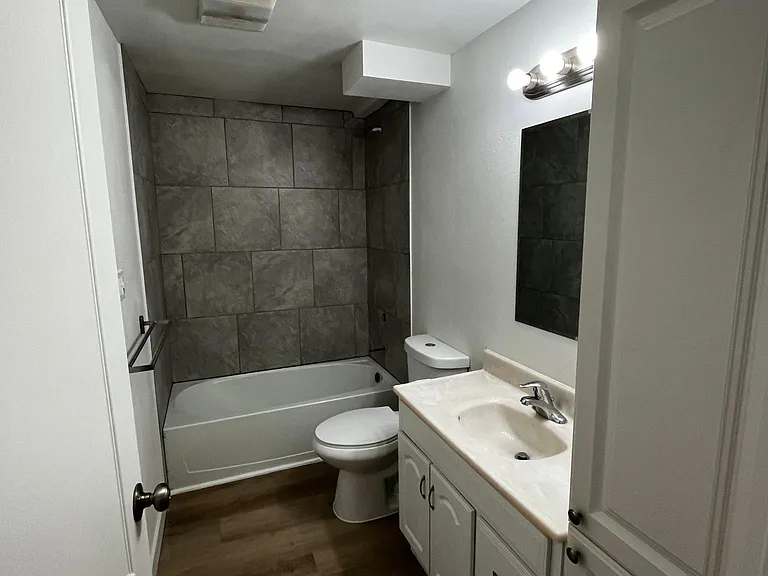 670 Cherry Hill Dr #B — Photo 6