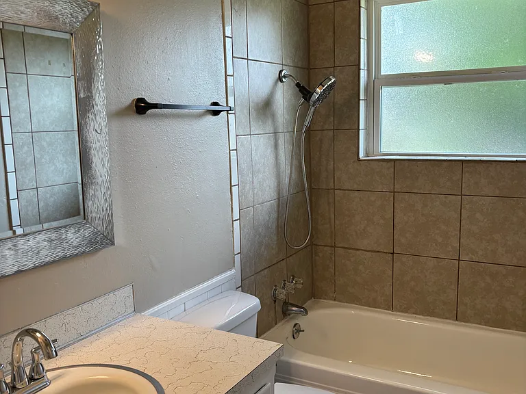 624 SW 12th St — Photo 9