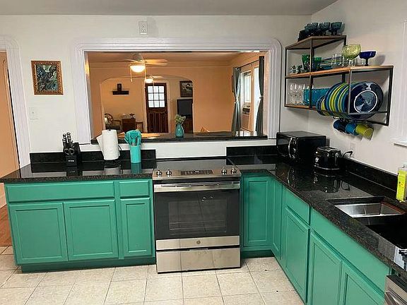 2nd image of 629 N Hennessey St #629