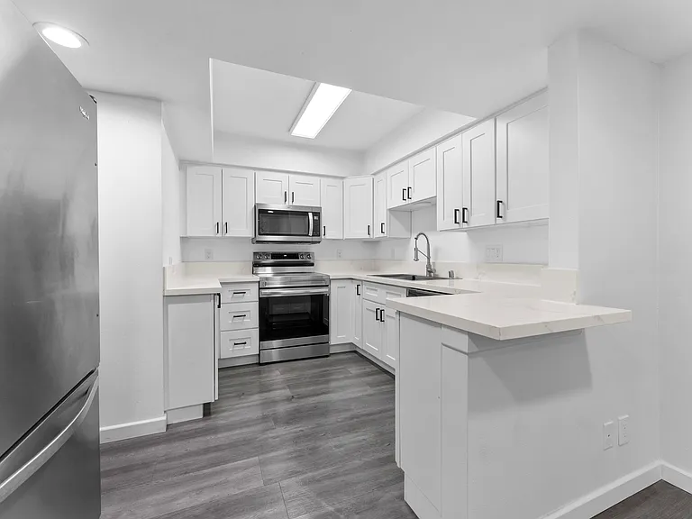 1615 Greenfield Ave — Photo 16