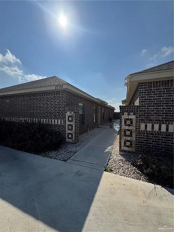 3 bed, 2.0 bath, 1110 sqft, $1,000 — Photo 1