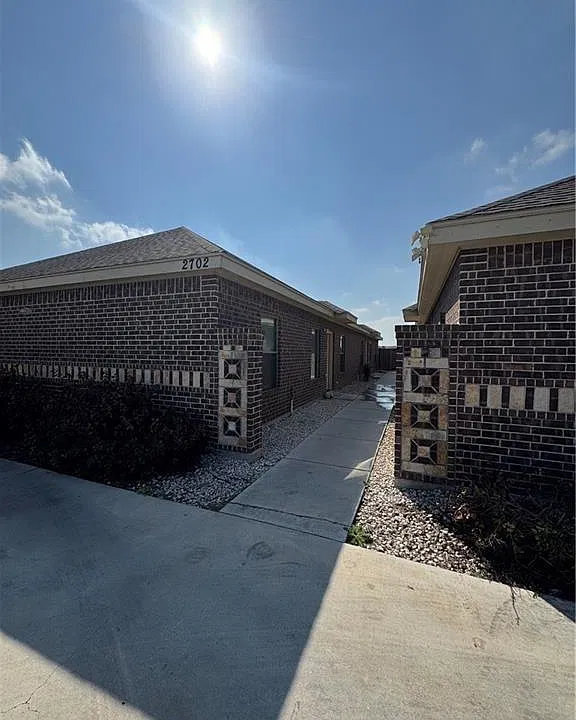 2702 E Garfield Ave #3