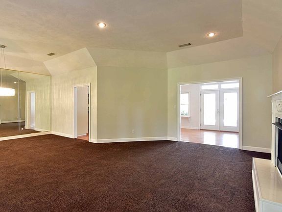 5th image of 136 Winship Dr