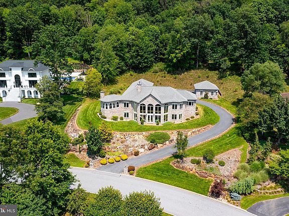 2nd image of 522 Halyard Way
